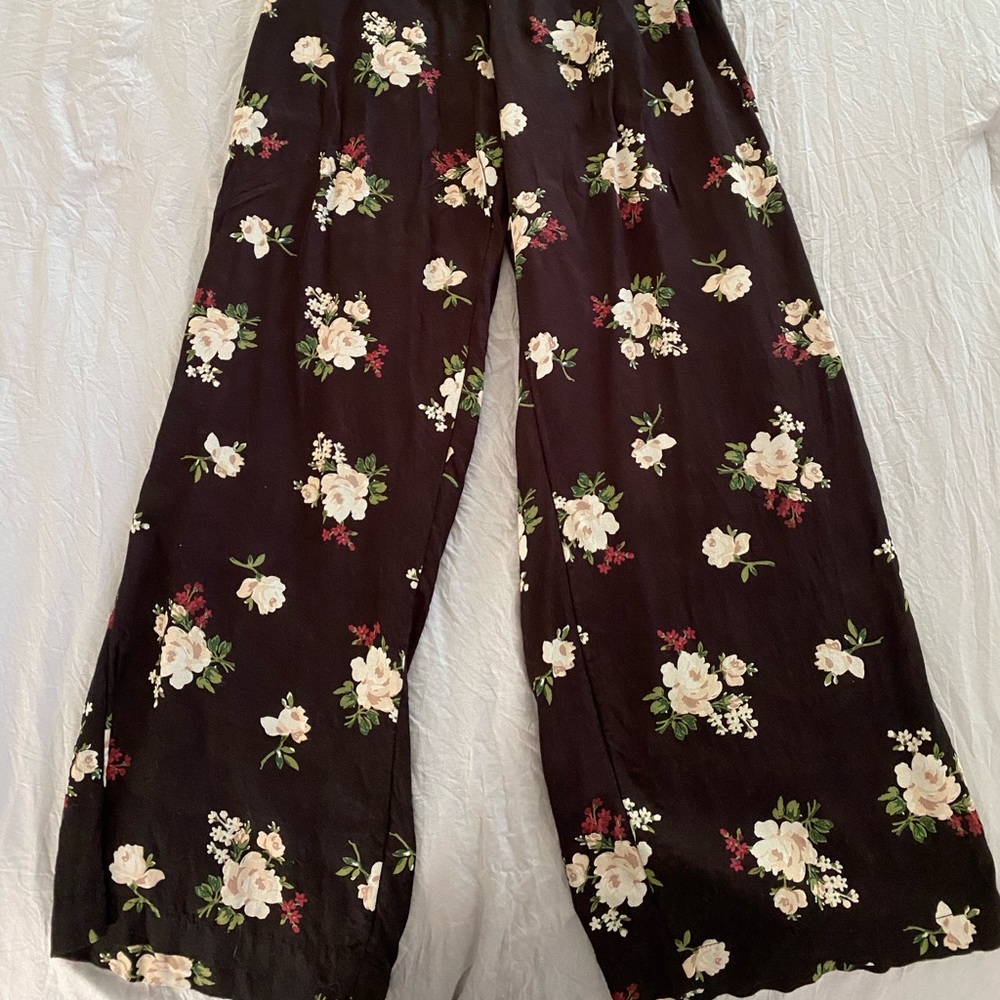 Flowered flowy pants
